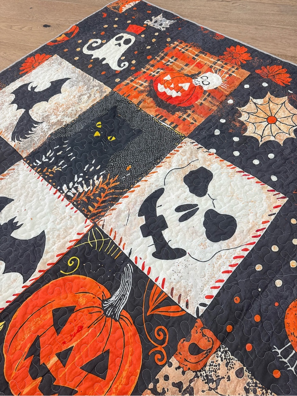 Halloween Pumpkin Ghost & Bat Quilt Orange Black White 65.5 x 88” Twin Size - Picture 7 of 9